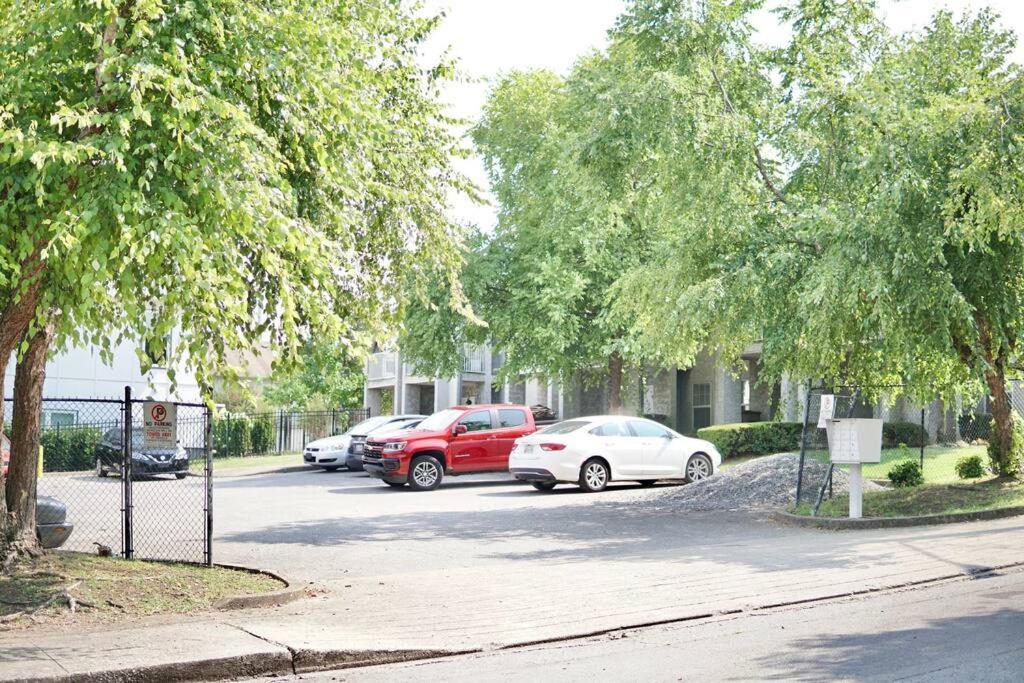 Lovely 2-Bedroom Condo W/Balcony And Free Parking Нэшвилл Экстерьер фото